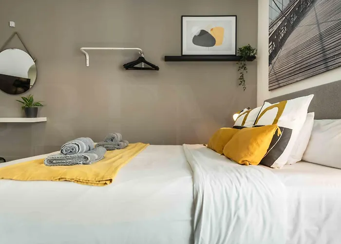 Modern Studio With Private Rooftop Terrace By Rems